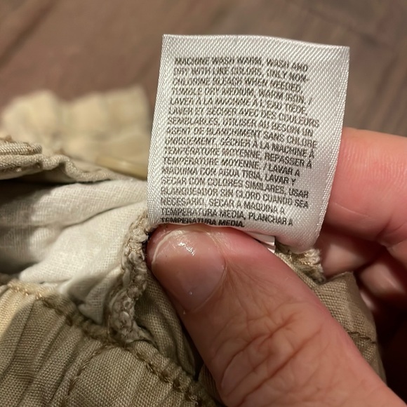 So cute! Old Navy cargo shorts sz 4T - Picture 4 of 4